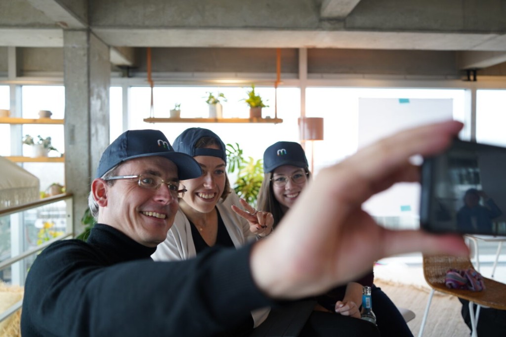 Team-Selfie von macc mit Cap